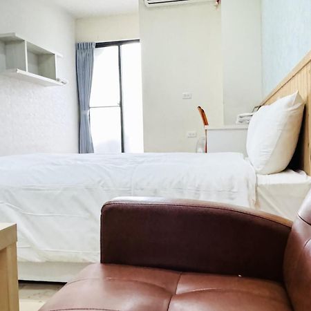 Didi House無人化自助入住#附車位有限須預約 Lägenhet Tainan Exteriör bild